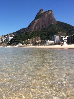 Rio tem dia de sol e mar cristalino
 na véspera do feriadão (José Raphael Bêrredo/G1)