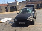 Motorista morre após bater carro em árvores e ser arremessado, diz polícia