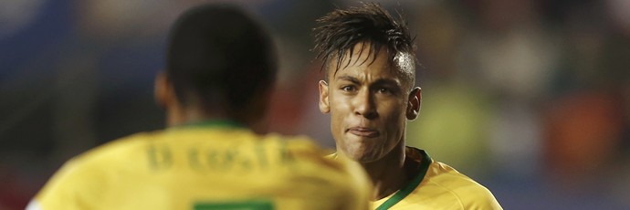 Neymar Douglas Costa Brasil Peru (Foto: Reuters)