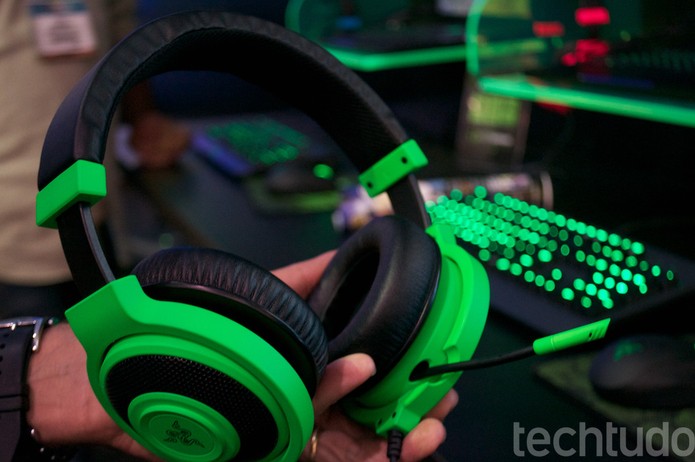 O headset da Razer é confortável e bastante chamativo também (Foto: Monique Mansur/ TechTudo) O headset da Razer é confortável e bastante chamativo também (Foto: Monique Mansur/ TechTudo)