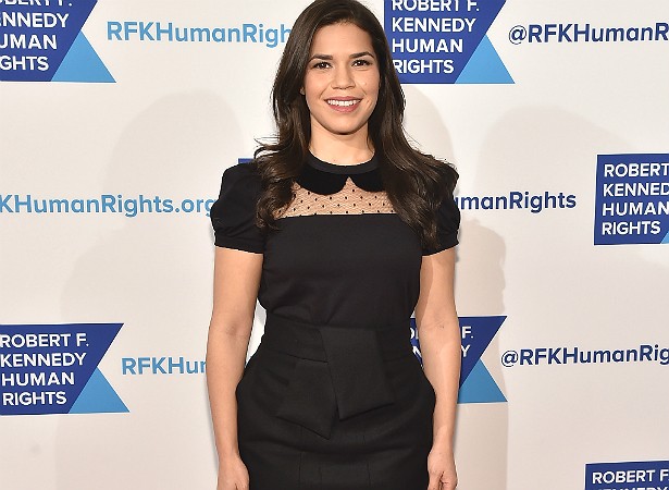 A protagonista de 'Ugly Betty' (2006–2010), America Ferrera, ignora as críticas à sua silhueta, apagando comentários raivosos dos seus perfis oficiais nas redes sociais. 