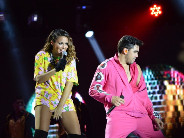 Alinne Rosa e Gabriel Diniz em show no Recife, em Pernambuco (Foto: Felipe Souto Maior/ Ag. News)