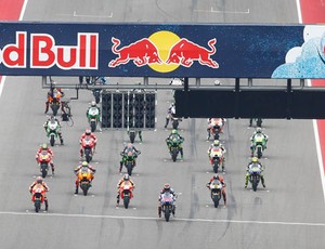 Saindo na 5ª posição, Jorge Lorenzo queima a largada do GP das Américas (Foto: Reprodução / YouTube)