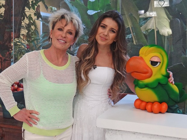 Ana Maria entrevista Paula Fernandes no Mais Você desta sexta (Foto: Mais Você / TV Globo)