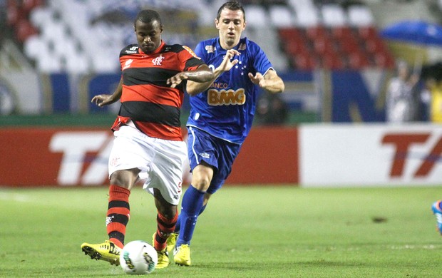 Montillo e Airton, Flamengo e Cruzeiro (Foto: Luciano Belford / Futura Press)