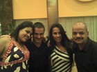 Ex-BBBs Rafa, Kelly e João Carvalho e Analice posam juntos no Rio