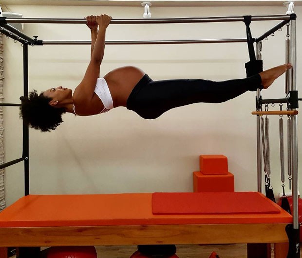 Sheron em movimento suspenso (Foto: Reprodução Instagram) Sheron em movimento suspenso (Foto: Reprodução Instagram)