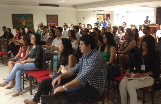 Profissionais e anunciantes durante evento na TV Anhanguera (Foto: Fernanda Borges/G1)