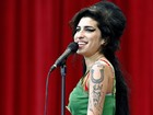 Amy Winehouse tentou se matar pela primeira vez aos 10 anos, diz livro