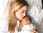 Luiza Valdetaro posta foto com a filha recém-nascida, Sophia
