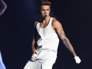 Justin Bieber se apresenta em Brisbane, na Austrália, no dia 27 de novembro (Foto: AP/Tertius Pickard)