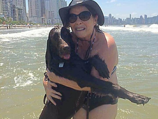 Olga com Darwin em férias em Balneário Camboriú (Foto: Olga Souza/Arquivo pessoal)