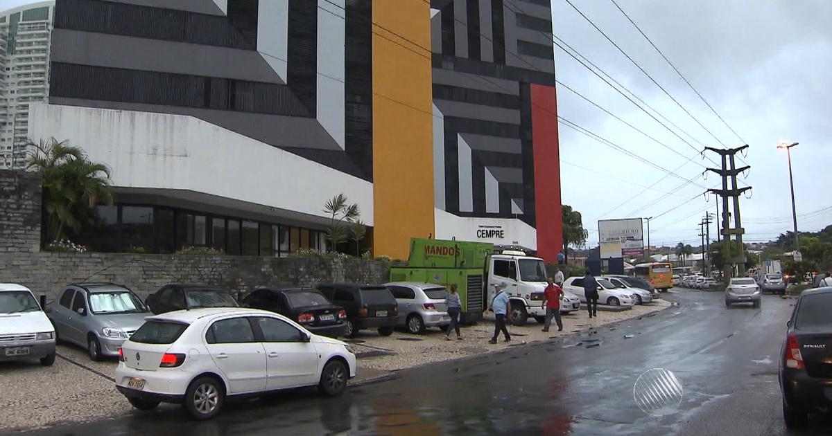 G1 Prédio na Avenida Tancredo Neves está há três dias sem energia elétrica notícias em Bahia