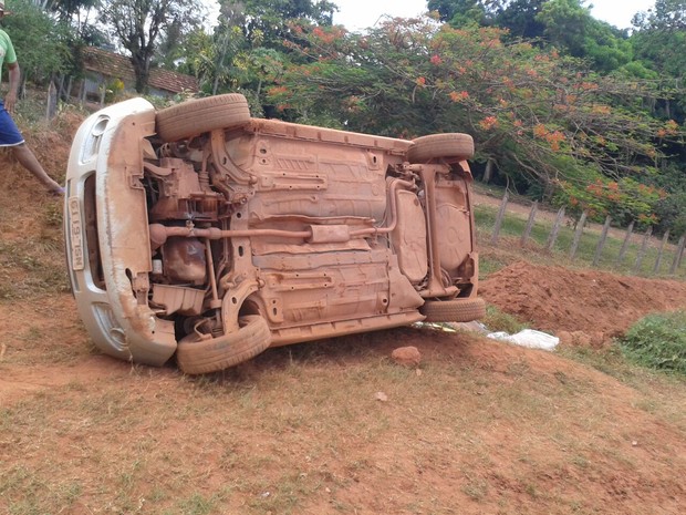 G Pneu Estoura E Carro Do Conselho Tutelar Capota Em Alenquer Pa