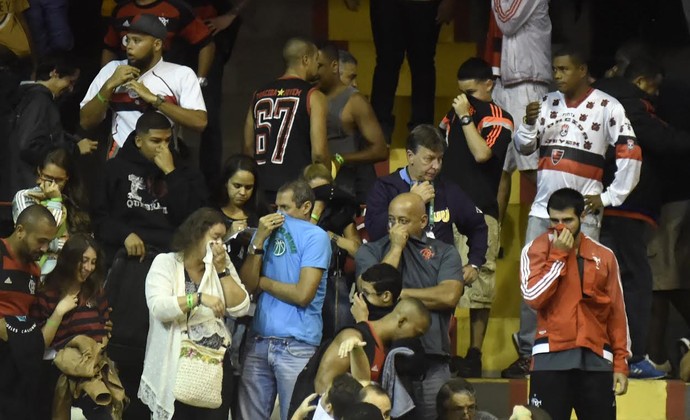 Torcidas Organizadas Do Fla Brigam E Interrompem Cl Ssico Contra O Vasco