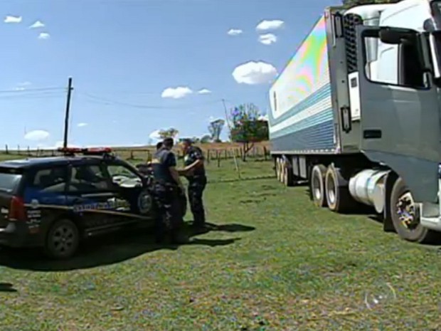 Caminhão encontrado em Salto transportava carga de frios (Foto: Reprodução/TV Tem)