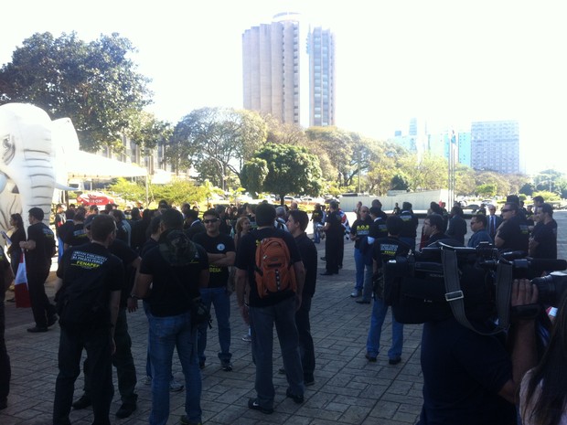 Policiais federais de todo o pas se preparam para ir ao Congresso Nacional, onde vo protestar por reestruturao na carreira  (Foto: Lucas Salomo/ G1)