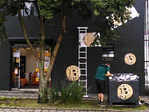 Casa de câmbio BitcoinToYou, em Curitiba, a primeira do Brasil a vender a moeda virtual em loja física. (Foto: Divulgação/BitcoinToYou)