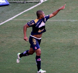 Transferência de Douglas Tanque para o Palmeiras segue indefinida