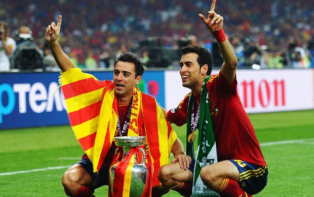 xavi hernandez e busquets Espanha itália final campeã eurocopa (Foto: Agência Getty Images)