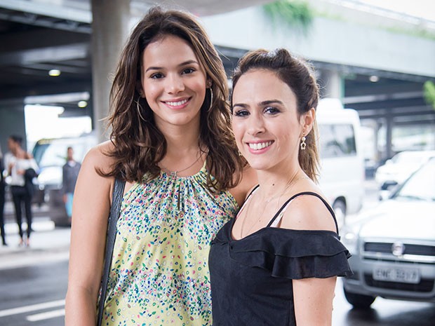 Bruna e Tat como Mari e Danda durante gravaes da novela em So Paulo (Foto: Raphael Dias/Gshow)