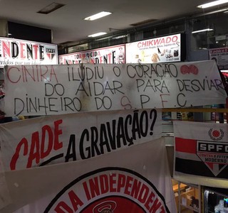 Protesto de torcedores do São Paulo (Foto: Yan Resende)
