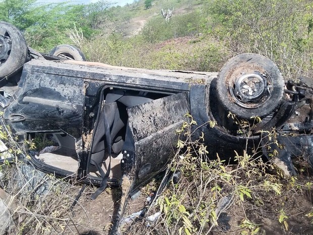 Agente Socioeducativa da Funase de Caruaru morre em acidente na BR-232 em Bezerros, Agreste de Pernambuco (Foto: Divulgação/ PRF)
