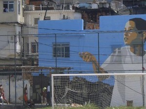 Primeira pintura do projeto, em 2006 (Foto: Divulgação/Fundação Favela Painting)