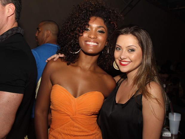 Erika Januza e Polliana Aleixo em show em Vitória, Espírito Santo (Foto: Amandio Santos/ Foto Rio News)