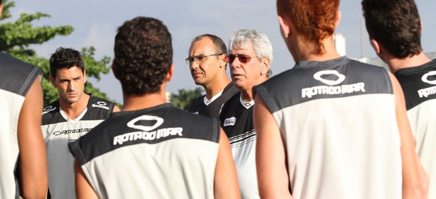 Sérgio Cosme (técnico) com o elenco do Treze (Foto: Leonardo Silva / Jornal da Paraíba)