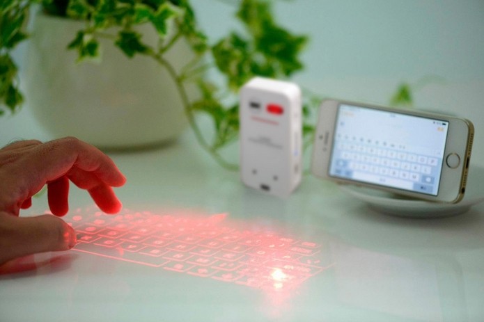 Projetor de teclado virtual a laser para celulares e tablets (Foto: Divulgação/IMM)