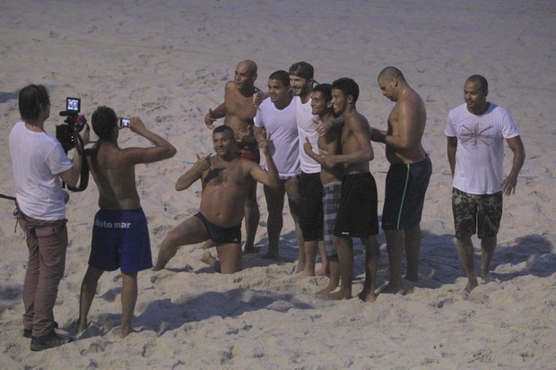 David Beckham joga futevôlei na praia (Foto: André Freitas e Delson Silva / AgNews)