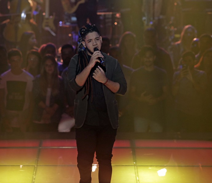 Afonso Cappelo canta 'Mais Que A Mim' (Foto: Artur Meninea/Gshow)