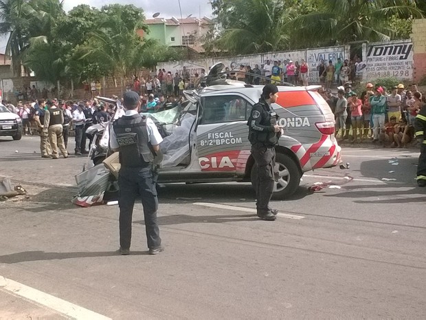 Rodovia ficou interditada (Foto: PRF/Divulgação)