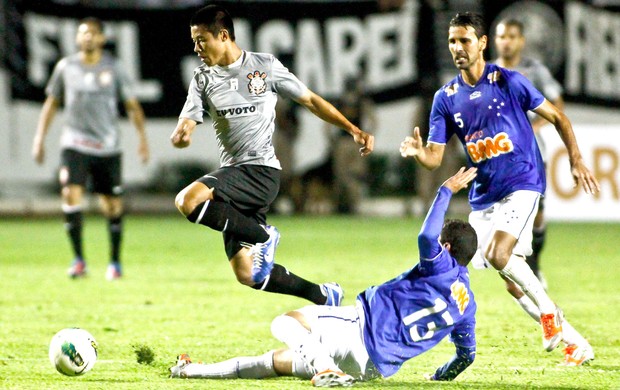 Zizao, Cruzeiro e Corinthians (Foto: Rodrigo Coca / Agência Estado)