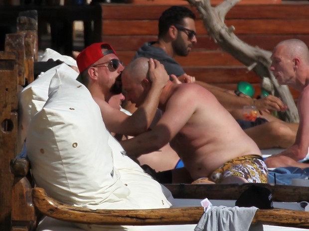 Franck Ribery com amigo em Ibiza, na Espanha (Foto: AKM-GSI Brasil/ Agência) Franck Ribery com amigo em Ibiza, na Espanha (Foto: AKM-GSI Brasil/ Agência)