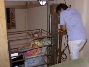 Francisco adaptou a casap para a esposa (Foto: Reprodução / TV TEM)