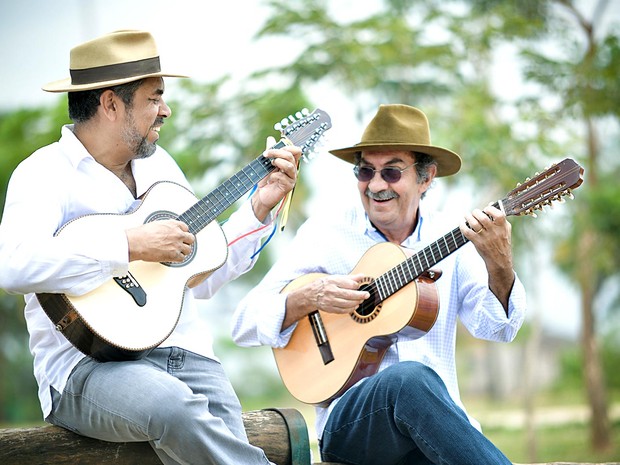 A dupla Volmi Batista e Aparício Ribeiro, uma das atrações do Encontro de Violeiros e Violeiras do DF, que acontece na Casa do Cantador, no DF, entre quinta e domingo (17 e 20) (Foto: Arquivo Clube do Violeiro Caipira do DF/Divulgação) A dupla Volmi Batista e Aparício Ribeiro, uma das atrações do Encontro de Violeiros e Violeiras do DF, que acontece na Casa do Cantador, no DF, entre quinta e domingo (17 e 20) (Foto: Arquivo Clube do Violeiro Caipira do DF/Divulgação)