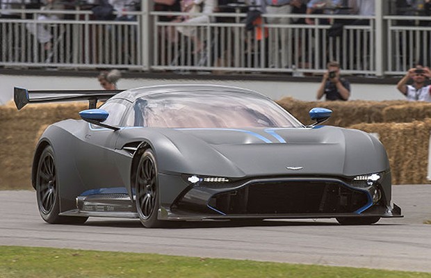 Aston Martin Leva Superesportivo Vulcan Para O Festival De