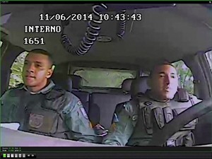 pms suspeitos de executar menor vídeo (Foto: reprodução/G1)