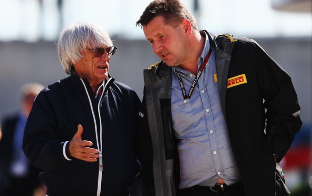 Paul Hembery, chefe da Pirelli, e Bernie Ecclestone, chefão da F-1 (Foto: Getty Images)
