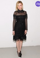 Look do dia: Kirsten Dunst usa pretinho nada básico em semana de moda