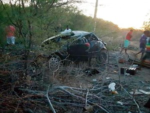Capotamento matou criança e mãe na BA-210 (Foto: Site Chico Sabe Tudo)