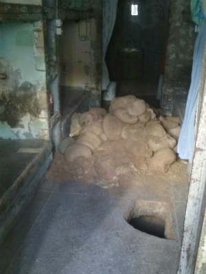 Túnel foi encontrado nesta quarta-feira (25) em cela do pavilhão 2  (Foto: G1)