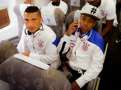 Viagens e desgaste voltam a virar preocupação para o Corinthians