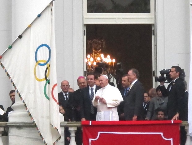 Bandeira Olimpica e paralimpica Cerimônia papa (Foto: Danielle rocha)