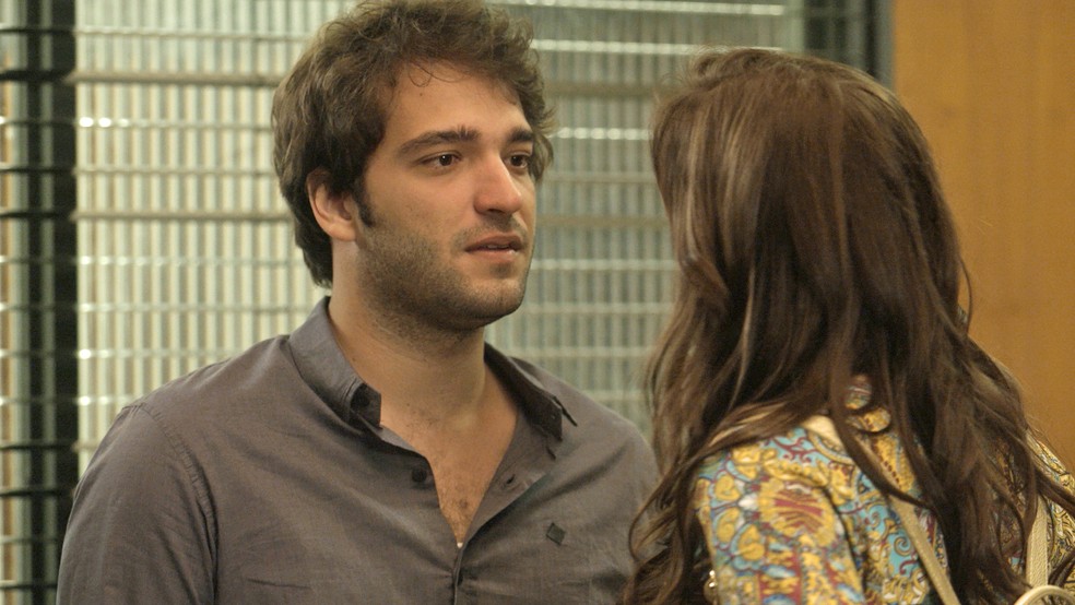 Tiago explode com Marina (Foto: TV Globo)