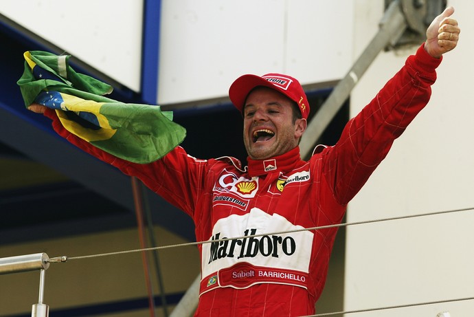 Rubens Barrichello comemora a vitória no GP da Europa de 2002, um de seus 11 triunfos na F-1 (Foto: Getty Images)