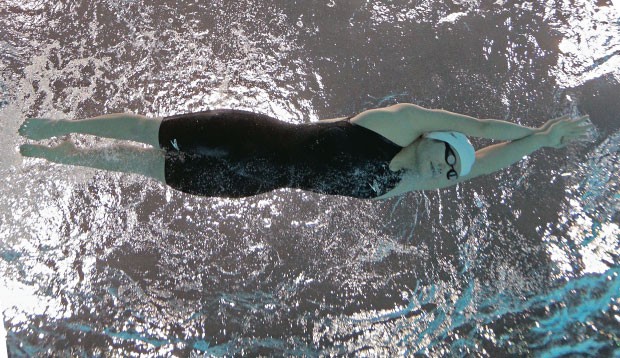 A ESTRELA D’ÁGUA Ye Shiwen na piscina. A nadadora chinesa de 16 anos ganhou  dois ouros, bateu recordes e nada mais rápido que os homens mais rápidos  (Foto:  Adam Pretty/Getty Images)