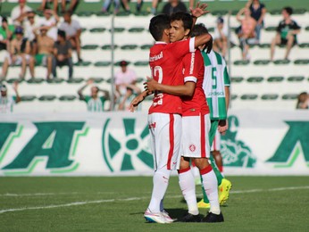 Nilmar comemora gol contra o Juventude (Foto: Diego Guichard)